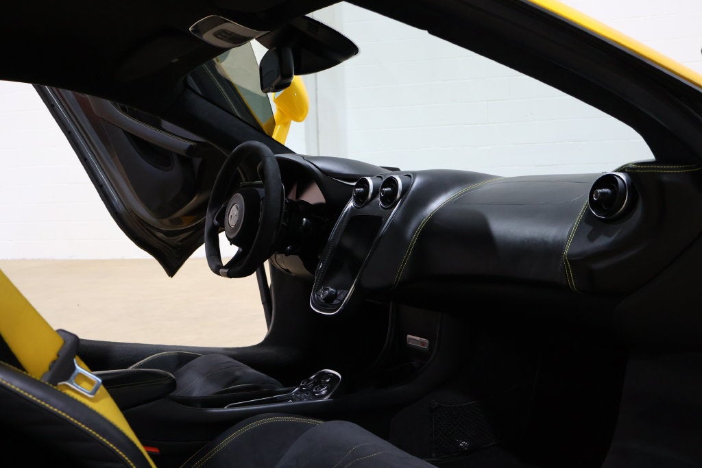 2016 McLaren 570S Base