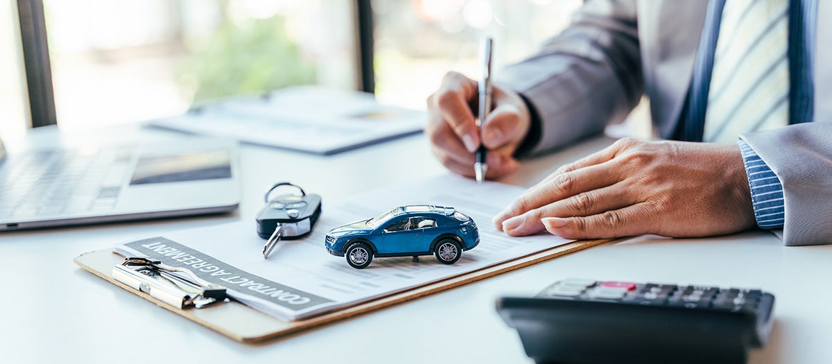 Customer discussing vehicle financing